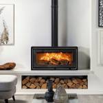 Poêle à bois avec bûches