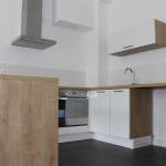 Cuisine posée au mur appartement enfilade