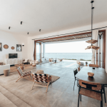 Rénover sa résidence secondaire : conseils et solutions pour un chantier serein, même à distance