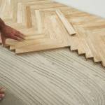 Travaux dans l’Essonne : pose de parquet dans la cuisine