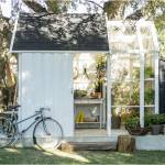 Abri de maison aménagé en serre