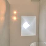 puits de lumière dans la salle de bain d'un appartement