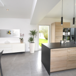 Ouvrir sa cuisine sur un salon modernise votre maison