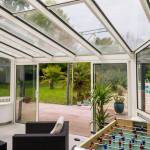Choisir le toit de sa véranda : verre ou polycarbonate.