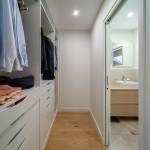 dressing dans une chambre parentale, dans le Grésivaudan