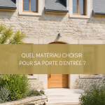 Porte d’entrée en bois d’une maison rénovée à Vannes