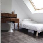 Fenêtre de toit installée dans les combles aménagés en chambre - Lille 59