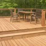 Nettoyer et traiter sa terrasse en bois
