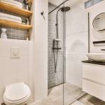 Magnifique petite salle de bain rénovée avec ingéniosité
