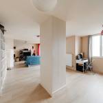 Un appartement lumineux grâce à quelques choix d'aménagement astucieux