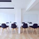 Salle de réunion lumineuse pour cette société du Chesnay