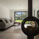 Le poêle à bois, élément esthétique de ce salon