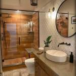 Salle de bain moderne et fonctionnelle Orange