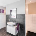 salle de bains avec carrelage