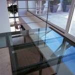 Le plancher de verre pour l’aménagement de souplex (photo : Pinterest)