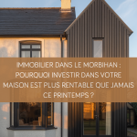 Photographie d'une maison traditionnelle blanche avec une extension moderne en zinc anthracite à la lumière du soir.