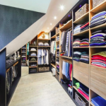 Installation d'un dressing sous pente 