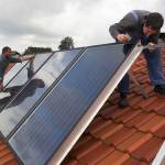 Installation de panneaux solaires sur un hôtel