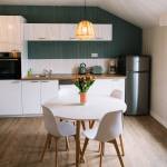 cuisine ouverte dans un appartement sous les combles - Houdan