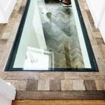 Aménagement de souplex : pensez au plancher de verre (photo : Pinterest)