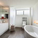 Poser du parquet dans sa salle d’eau, c’est possible 
