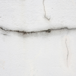 Astuces pour réparer une fissure dans un mur
