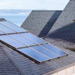 Panneaus solaires photovoltaïques sur toiture ardoise